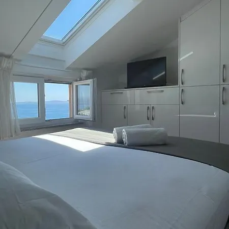 Sea View With Garage Split
