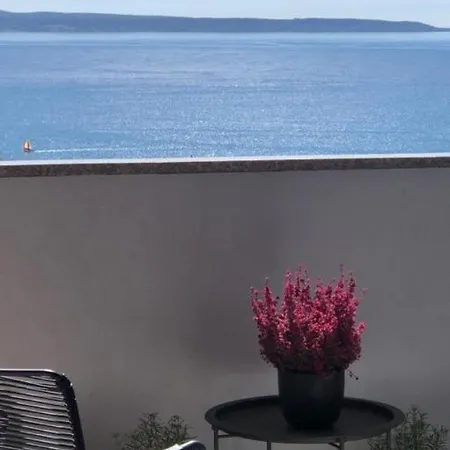 Sea View With Garage Apartment *